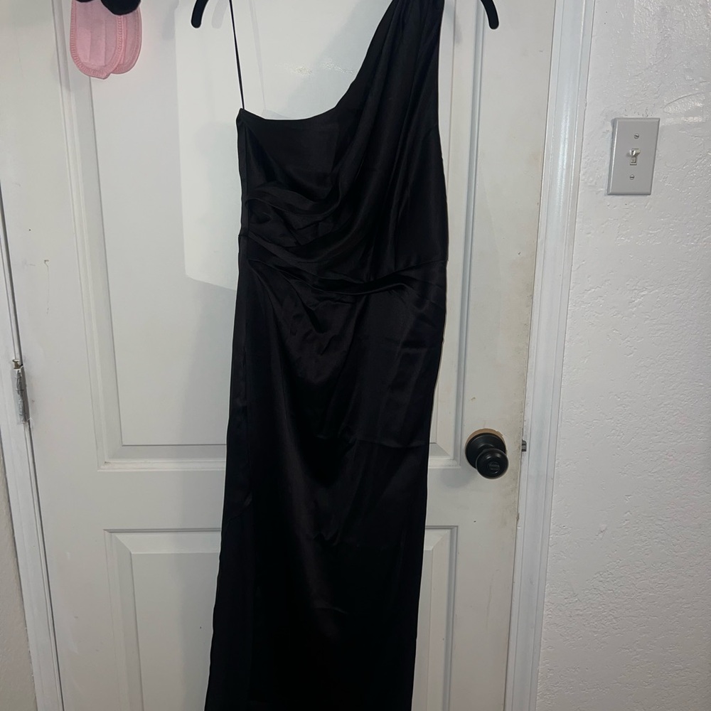 Elegant Black One-Shoulder Dress